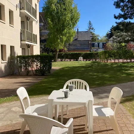 Le De Apartment *